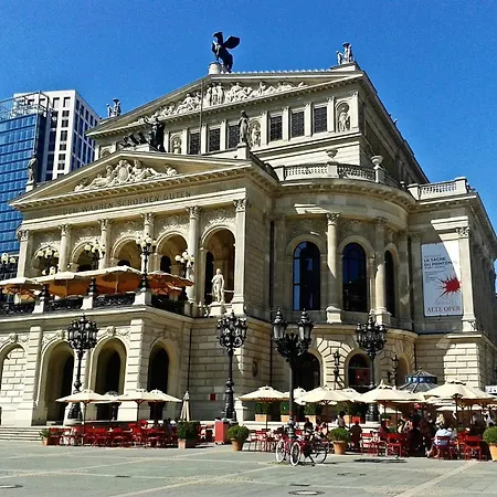 We Shortstay מלון